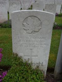 Etaples Military Cemetery - Richmond, John Harold
